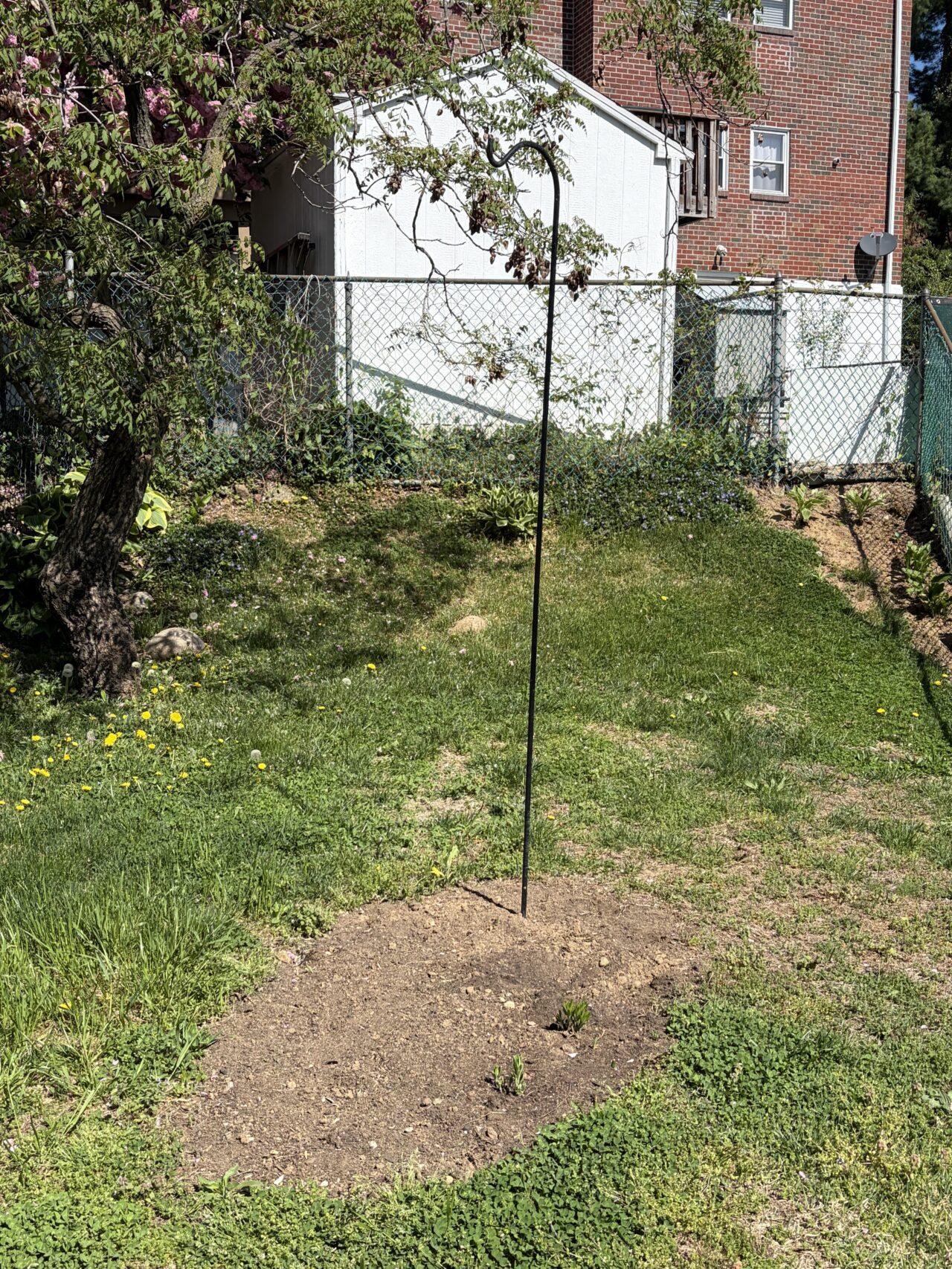 space under feeder